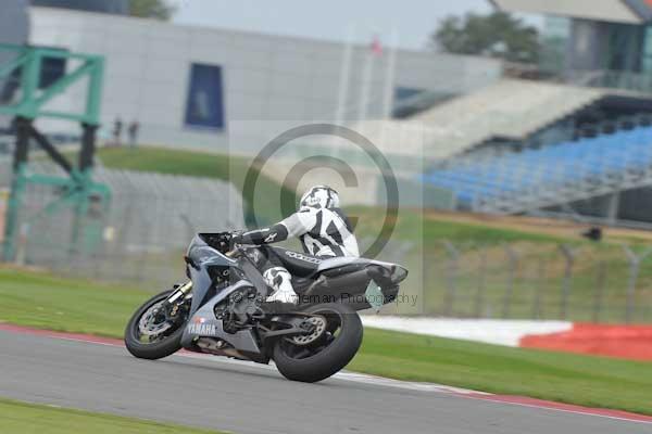 Motorcycle action photographs;Silverstone circuit;Silverstone photographs;Trackday digital images;event digital images;eventdigitalimages;no limits trackday;peter wileman photography;rockingham towcester northamptonshire;trackday;trackday photos