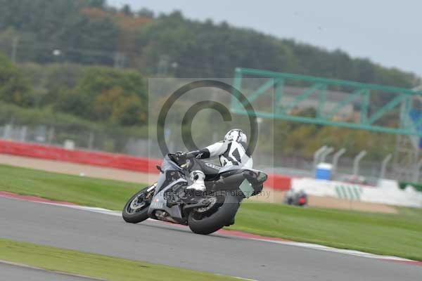 Motorcycle action photographs;Silverstone circuit;Silverstone photographs;Trackday digital images;event digital images;eventdigitalimages;no limits trackday;peter wileman photography;rockingham towcester northamptonshire;trackday;trackday photos