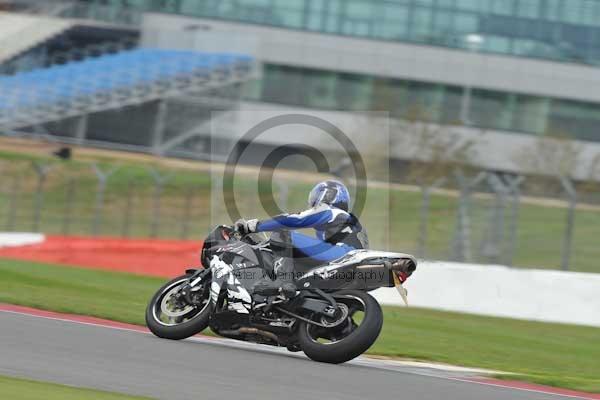 Motorcycle action photographs;Silverstone circuit;Silverstone photographs;Trackday digital images;event digital images;eventdigitalimages;no limits trackday;peter wileman photography;rockingham towcester northamptonshire;trackday;trackday photos