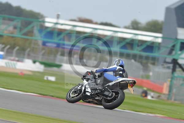 Motorcycle action photographs;Silverstone circuit;Silverstone photographs;Trackday digital images;event digital images;eventdigitalimages;no limits trackday;peter wileman photography;rockingham towcester northamptonshire;trackday;trackday photos