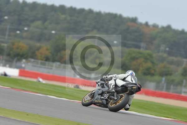 Motorcycle action photographs;Silverstone circuit;Silverstone photographs;Trackday digital images;event digital images;eventdigitalimages;no limits trackday;peter wileman photography;rockingham towcester northamptonshire;trackday;trackday photos