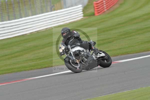 Motorcycle action photographs;Silverstone circuit;Silverstone photographs;Trackday digital images;event digital images;eventdigitalimages;no limits trackday;peter wileman photography;rockingham towcester northamptonshire;trackday;trackday photos