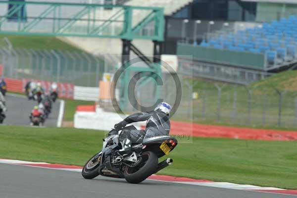 Motorcycle action photographs;Silverstone circuit;Silverstone photographs;Trackday digital images;event digital images;eventdigitalimages;no limits trackday;peter wileman photography;rockingham towcester northamptonshire;trackday;trackday photos