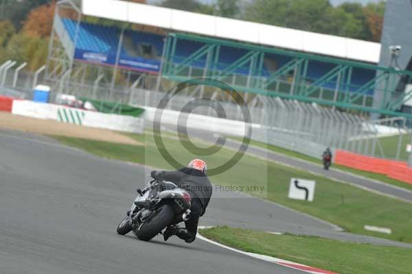 Motorcycle action photographs;Silverstone circuit;Silverstone photographs;Trackday digital images;event digital images;eventdigitalimages;no limits trackday;peter wileman photography;rockingham towcester northamptonshire;trackday;trackday photos