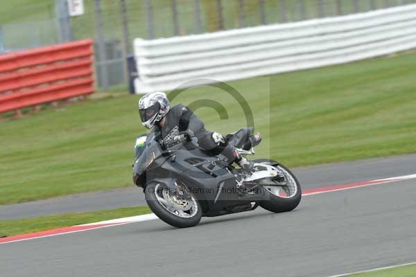 Motorcycle action photographs;Silverstone circuit;Silverstone photographs;Trackday digital images;event digital images;eventdigitalimages;no limits trackday;peter wileman photography;rockingham towcester northamptonshire;trackday;trackday photos