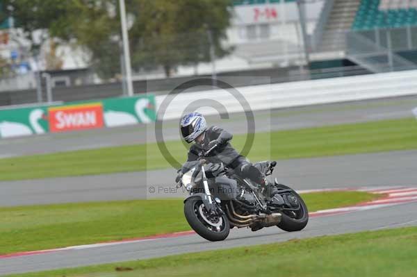 Motorcycle action photographs;Silverstone circuit;Silverstone photographs;Trackday digital images;event digital images;eventdigitalimages;no limits trackday;peter wileman photography;rockingham towcester northamptonshire;trackday;trackday photos