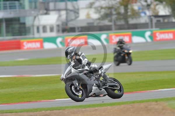 Motorcycle action photographs;Silverstone circuit;Silverstone photographs;Trackday digital images;event digital images;eventdigitalimages;no limits trackday;peter wileman photography;rockingham towcester northamptonshire;trackday;trackday photos