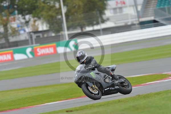 Motorcycle action photographs;Silverstone circuit;Silverstone photographs;Trackday digital images;event digital images;eventdigitalimages;no limits trackday;peter wileman photography;rockingham towcester northamptonshire;trackday;trackday photos