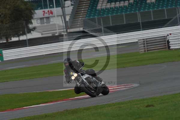 Motorcycle action photographs;Silverstone circuit;Silverstone photographs;Trackday digital images;event digital images;eventdigitalimages;no limits trackday;peter wileman photography;rockingham towcester northamptonshire;trackday;trackday photos