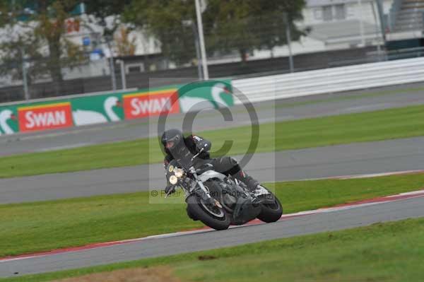 Motorcycle action photographs;Silverstone circuit;Silverstone photographs;Trackday digital images;event digital images;eventdigitalimages;no limits trackday;peter wileman photography;rockingham towcester northamptonshire;trackday;trackday photos