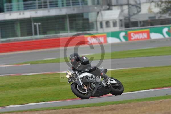 Motorcycle action photographs;Silverstone circuit;Silverstone photographs;Trackday digital images;event digital images;eventdigitalimages;no limits trackday;peter wileman photography;rockingham towcester northamptonshire;trackday;trackday photos