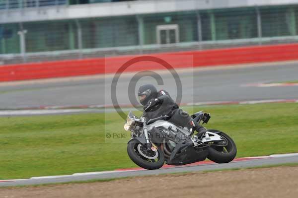 Motorcycle action photographs;Silverstone circuit;Silverstone photographs;Trackday digital images;event digital images;eventdigitalimages;no limits trackday;peter wileman photography;rockingham towcester northamptonshire;trackday;trackday photos