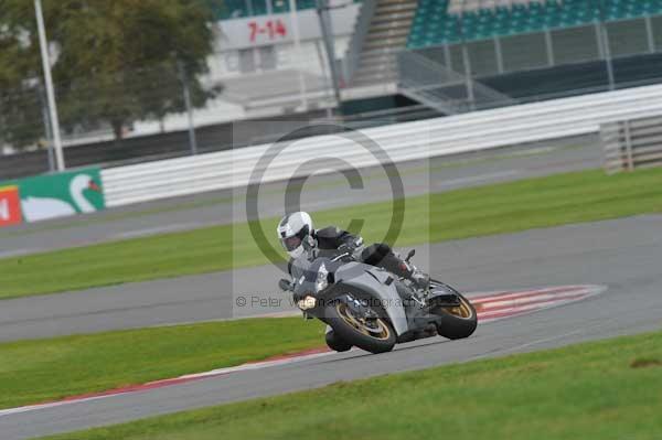 Motorcycle action photographs;Silverstone circuit;Silverstone photographs;Trackday digital images;event digital images;eventdigitalimages;no limits trackday;peter wileman photography;rockingham towcester northamptonshire;trackday;trackday photos