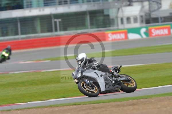 Motorcycle action photographs;Silverstone circuit;Silverstone photographs;Trackday digital images;event digital images;eventdigitalimages;no limits trackday;peter wileman photography;rockingham towcester northamptonshire;trackday;trackday photos