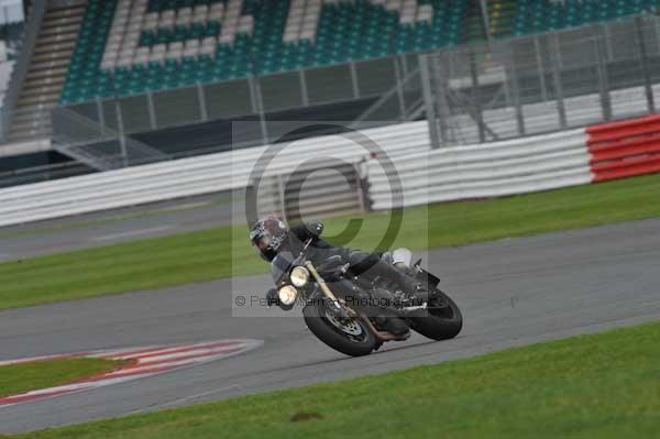 Motorcycle action photographs;Silverstone circuit;Silverstone photographs;Trackday digital images;event digital images;eventdigitalimages;no limits trackday;peter wileman photography;rockingham towcester northamptonshire;trackday;trackday photos