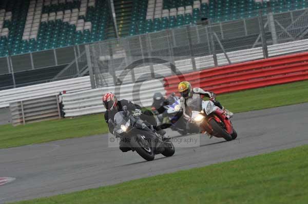 Motorcycle action photographs;Silverstone circuit;Silverstone photographs;Trackday digital images;event digital images;eventdigitalimages;no limits trackday;peter wileman photography;rockingham towcester northamptonshire;trackday;trackday photos