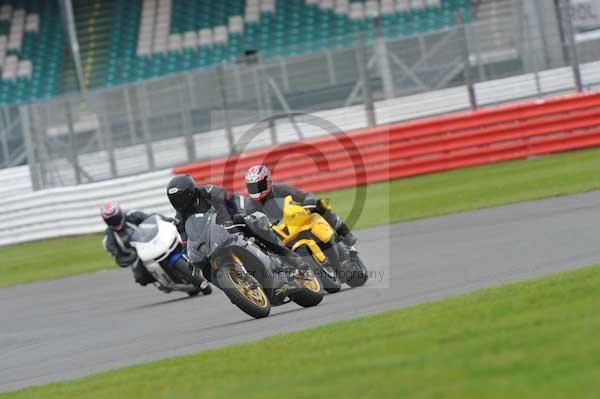 Motorcycle action photographs;Silverstone circuit;Silverstone photographs;Trackday digital images;event digital images;eventdigitalimages;no limits trackday;peter wileman photography;rockingham towcester northamptonshire;trackday;trackday photos