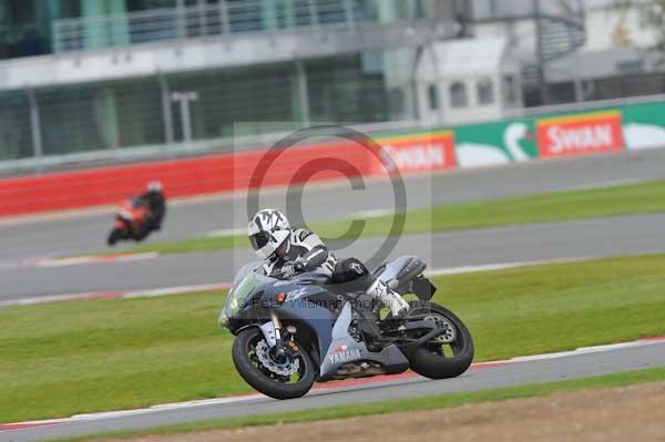 Motorcycle action photographs;Silverstone circuit;Silverstone photographs;Trackday digital images;event digital images;eventdigitalimages;no limits trackday;peter wileman photography;rockingham towcester northamptonshire;trackday;trackday photos