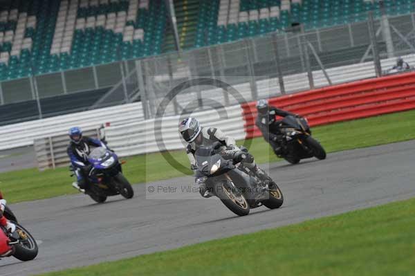 Motorcycle action photographs;Silverstone circuit;Silverstone photographs;Trackday digital images;event digital images;eventdigitalimages;no limits trackday;peter wileman photography;rockingham towcester northamptonshire;trackday;trackday photos