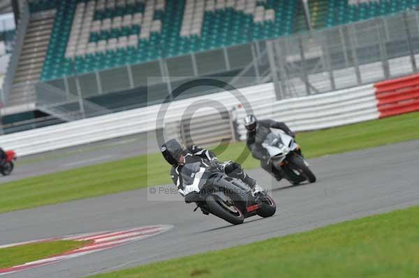 Motorcycle action photographs;Silverstone circuit;Silverstone photographs;Trackday digital images;event digital images;eventdigitalimages;no limits trackday;peter wileman photography;rockingham towcester northamptonshire;trackday;trackday photos