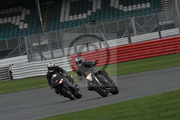 Motorcycle action photographs;Silverstone circuit;Silverstone photographs;Trackday digital images;event digital images;eventdigitalimages;no limits trackday;peter wileman photography;rockingham towcester northamptonshire;trackday;trackday photos