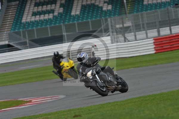 Motorcycle action photographs;Silverstone circuit;Silverstone photographs;Trackday digital images;event digital images;eventdigitalimages;no limits trackday;peter wileman photography;rockingham towcester northamptonshire;trackday;trackday photos