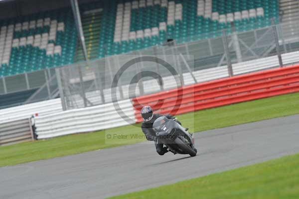 Motorcycle action photographs;Silverstone circuit;Silverstone photographs;Trackday digital images;event digital images;eventdigitalimages;no limits trackday;peter wileman photography;rockingham towcester northamptonshire;trackday;trackday photos