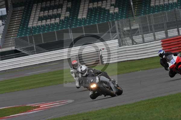 Motorcycle action photographs;Silverstone circuit;Silverstone photographs;Trackday digital images;event digital images;eventdigitalimages;no limits trackday;peter wileman photography;rockingham towcester northamptonshire;trackday;trackday photos