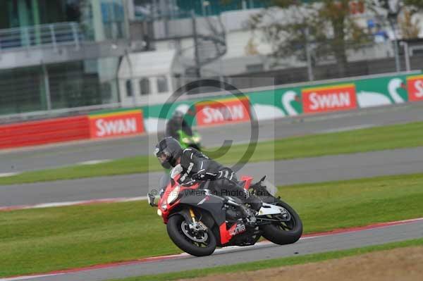 Motorcycle action photographs;Silverstone circuit;Silverstone photographs;Trackday digital images;event digital images;eventdigitalimages;no limits trackday;peter wileman photography;rockingham towcester northamptonshire;trackday;trackday photos