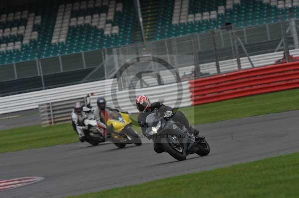 Motorcycle action photographs;Silverstone circuit;Silverstone photographs;Trackday digital images;event digital images;eventdigitalimages;no limits trackday;peter wileman photography;rockingham towcester northamptonshire;trackday;trackday photos