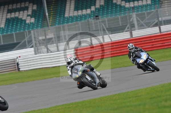 Motorcycle action photographs;Silverstone circuit;Silverstone photographs;Trackday digital images;event digital images;eventdigitalimages;no limits trackday;peter wileman photography;rockingham towcester northamptonshire;trackday;trackday photos