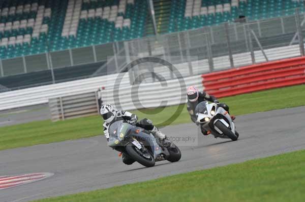 Motorcycle action photographs;Silverstone circuit;Silverstone photographs;Trackday digital images;event digital images;eventdigitalimages;no limits trackday;peter wileman photography;rockingham towcester northamptonshire;trackday;trackday photos