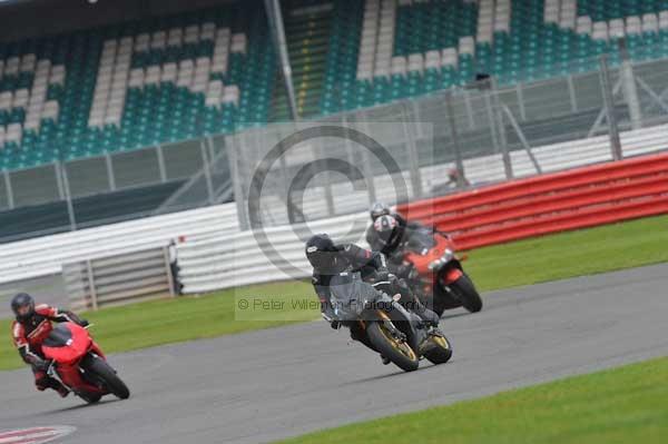 Motorcycle action photographs;Silverstone circuit;Silverstone photographs;Trackday digital images;event digital images;eventdigitalimages;no limits trackday;peter wileman photography;rockingham towcester northamptonshire;trackday;trackday photos