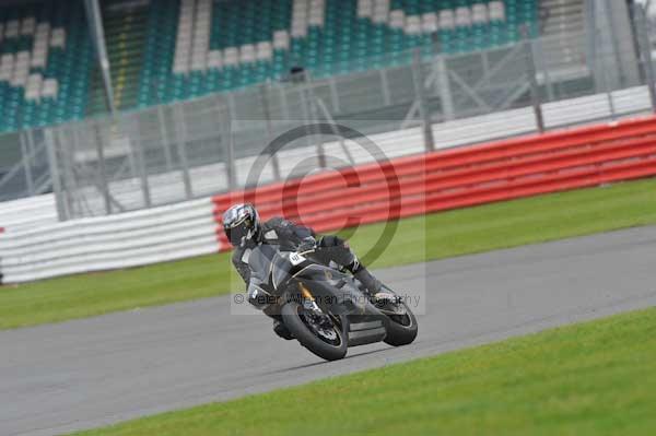 Motorcycle action photographs;Silverstone circuit;Silverstone photographs;Trackday digital images;event digital images;eventdigitalimages;no limits trackday;peter wileman photography;rockingham towcester northamptonshire;trackday;trackday photos