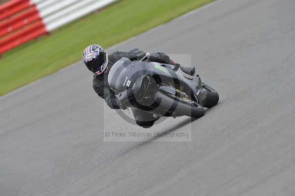 Motorcycle action photographs;Silverstone circuit;Silverstone photographs;Trackday digital images;event digital images;eventdigitalimages;no limits trackday;peter wileman photography;rockingham towcester northamptonshire;trackday;trackday photos