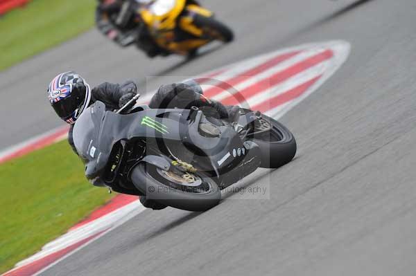 Motorcycle action photographs;Silverstone circuit;Silverstone photographs;Trackday digital images;event digital images;eventdigitalimages;no limits trackday;peter wileman photography;rockingham towcester northamptonshire;trackday;trackday photos