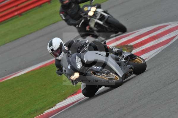 Motorcycle action photographs;Silverstone circuit;Silverstone photographs;Trackday digital images;event digital images;eventdigitalimages;no limits trackday;peter wileman photography;rockingham towcester northamptonshire;trackday;trackday photos