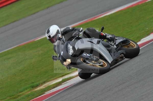 Motorcycle action photographs;Silverstone circuit;Silverstone photographs;Trackday digital images;event digital images;eventdigitalimages;no limits trackday;peter wileman photography;rockingham towcester northamptonshire;trackday;trackday photos