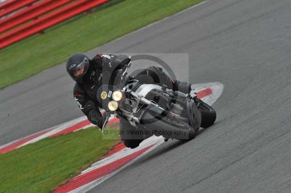 Motorcycle action photographs;Silverstone circuit;Silverstone photographs;Trackday digital images;event digital images;eventdigitalimages;no limits trackday;peter wileman photography;rockingham towcester northamptonshire;trackday;trackday photos