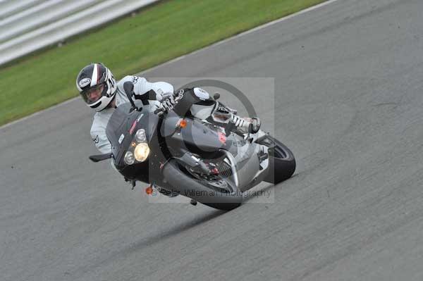 Motorcycle action photographs;Silverstone circuit;Silverstone photographs;Trackday digital images;event digital images;eventdigitalimages;no limits trackday;peter wileman photography;rockingham towcester northamptonshire;trackday;trackday photos