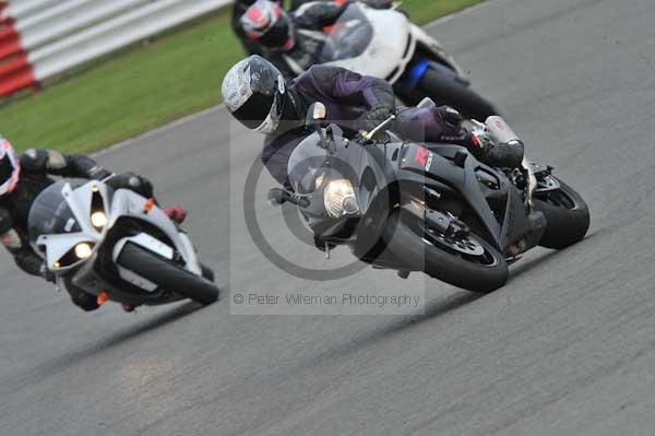 Motorcycle action photographs;Silverstone circuit;Silverstone photographs;Trackday digital images;event digital images;eventdigitalimages;no limits trackday;peter wileman photography;rockingham towcester northamptonshire;trackday;trackday photos