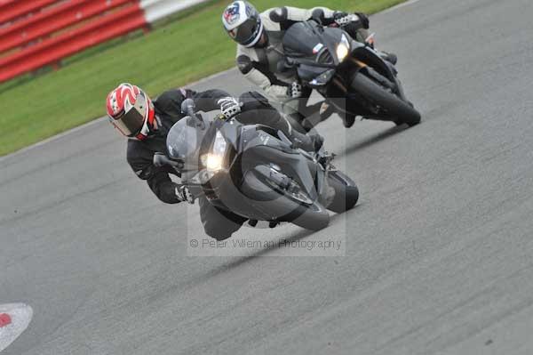 Motorcycle action photographs;Silverstone circuit;Silverstone photographs;Trackday digital images;event digital images;eventdigitalimages;no limits trackday;peter wileman photography;rockingham towcester northamptonshire;trackday;trackday photos