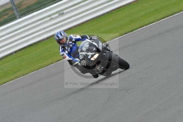 Motorcycle action photographs;Silverstone circuit;Silverstone photographs;Trackday digital images;event digital images;eventdigitalimages;no limits trackday;peter wileman photography;rockingham towcester northamptonshire;trackday;trackday photos