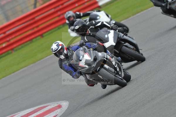 Motorcycle action photographs;Silverstone circuit;Silverstone photographs;Trackday digital images;event digital images;eventdigitalimages;no limits trackday;peter wileman photography;rockingham towcester northamptonshire;trackday;trackday photos