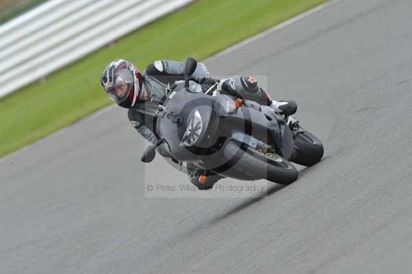 Motorcycle action photographs;Silverstone circuit;Silverstone photographs;Trackday digital images;event digital images;eventdigitalimages;no limits trackday;peter wileman photography;rockingham towcester northamptonshire;trackday;trackday photos