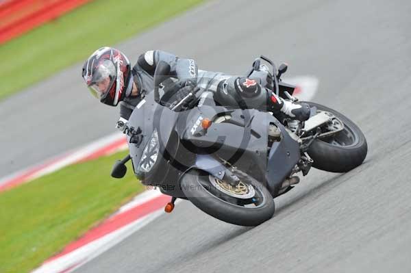 Motorcycle action photographs;Silverstone circuit;Silverstone photographs;Trackday digital images;event digital images;eventdigitalimages;no limits trackday;peter wileman photography;rockingham towcester northamptonshire;trackday;trackday photos