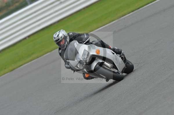 Motorcycle action photographs;Silverstone circuit;Silverstone photographs;Trackday digital images;event digital images;eventdigitalimages;no limits trackday;peter wileman photography;rockingham towcester northamptonshire;trackday;trackday photos