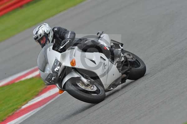 Motorcycle action photographs;Silverstone circuit;Silverstone photographs;Trackday digital images;event digital images;eventdigitalimages;no limits trackday;peter wileman photography;rockingham towcester northamptonshire;trackday;trackday photos