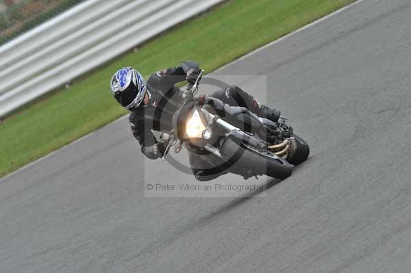 Motorcycle action photographs;Silverstone circuit;Silverstone photographs;Trackday digital images;event digital images;eventdigitalimages;no limits trackday;peter wileman photography;rockingham towcester northamptonshire;trackday;trackday photos