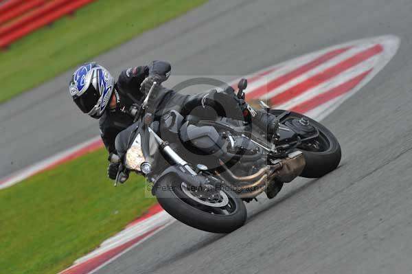 Motorcycle action photographs;Silverstone circuit;Silverstone photographs;Trackday digital images;event digital images;eventdigitalimages;no limits trackday;peter wileman photography;rockingham towcester northamptonshire;trackday;trackday photos